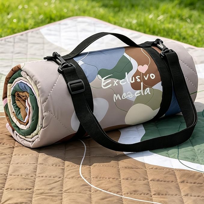Exclusivo Mezcla Extra Large Waterproof Picnic Blankets 3 Layer, Sandproof and Foldable Outdoor Blanket for Beach Camping, Park and Travel