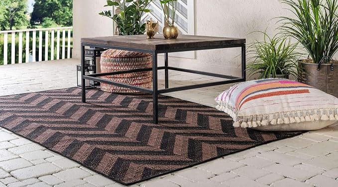 Unique Loom Outdoor Modern Collection Area Rug - Chevron (7' 1" x 10' Rectangle, Brown/ Black)