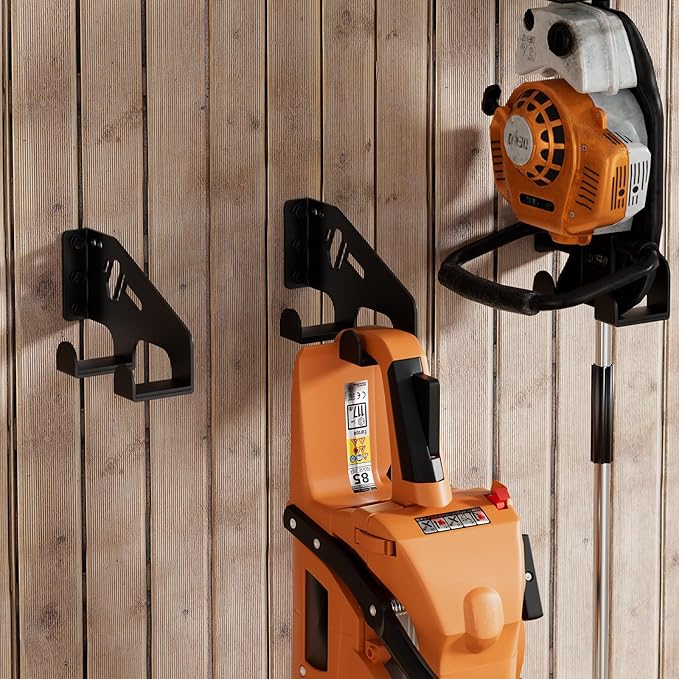 XZHXFX Chainsaw Hanger Wall Mount - Heavy Duty Chainsaw Holder for Garage Organization, Storage Shed Organizer, Chainsaw Rack with Protective Pad, Garage Tools, 1 Pack