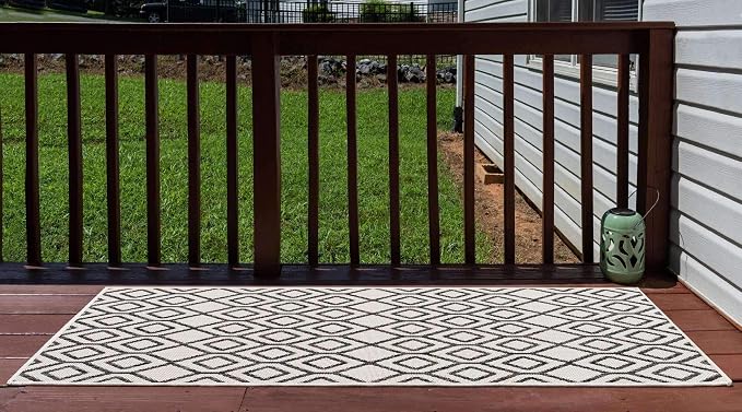 Jill Zarin Outdoor Collection Area Rug - Turks and Caicos (2' x 8' Runner Ivory/Black)
