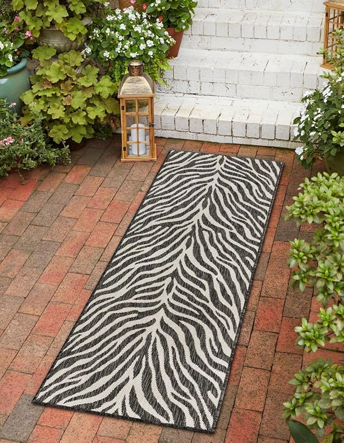 Unique Loom Outdoor Safari Collection Area Rug - Tsavo (2' 11" x 10' Runner, White/ Black)