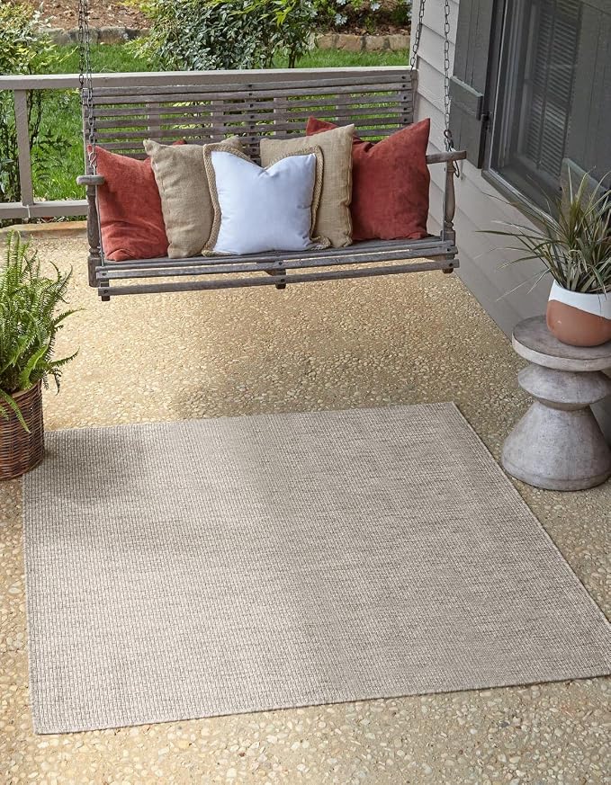 Unique Loom Outdoor Solid Collection Area Rug (6' 1" Square Light Gray/Ivory)