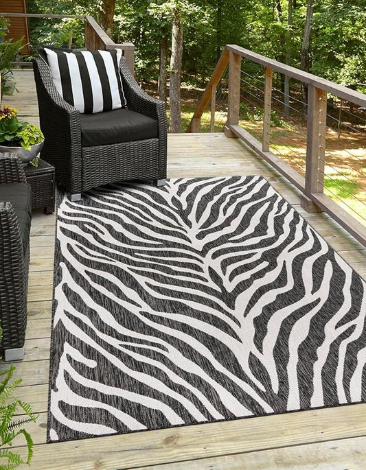 Unique Loom Outdoor Safari Collection Area Rug - Tsavo (3' 1" x 5' 3" Rectangle, White/ Black)
