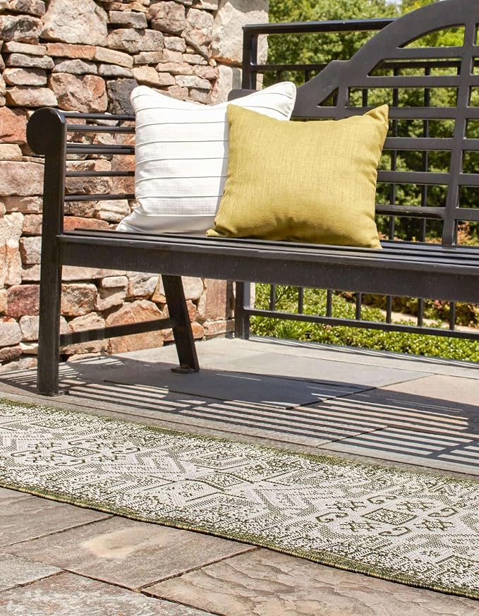 Unique Loom Outdoor Aztec Collection Area Rug - Coba (2' x 7' 10" Runner, Green/ Ivory)
