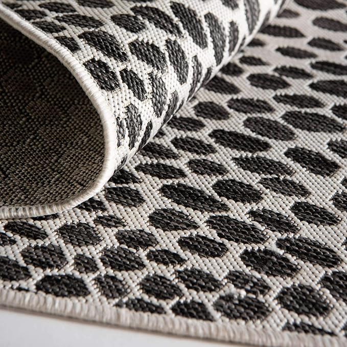 Unique Loom Outdoor Collection Area Rug - Cape Town (5' 3' x 8' Oval, Black/ Ivory)