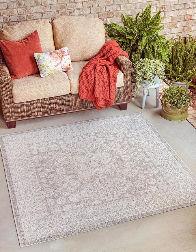Unique Loom Outdoor Aztec Collection Area Rug - Chalca (7' 10" Square, Light Gray/ Ivory)