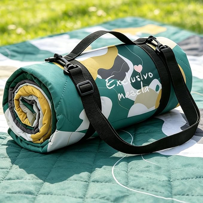 Exclusivo Mezcla Extra Large Waterproof Picnic Blankets 3 Layer, Sandproof and Foldable Outdoor Blanket for Beach Camping, Park and Travel