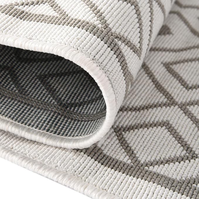 Unique Loom Outdoor Trellis Collection Area Rug - Kafes (5' 3" x 8' Oval, Ivory/ Gray)