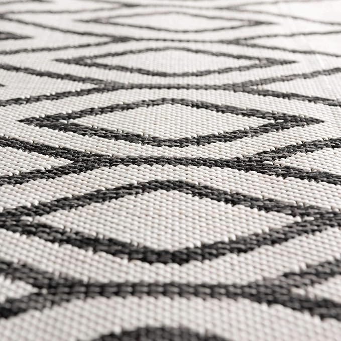 Jill Zarin Outdoor Collection Area Rug - Turks and Caicos (6' x 9' Rectangle Ivory/Black)