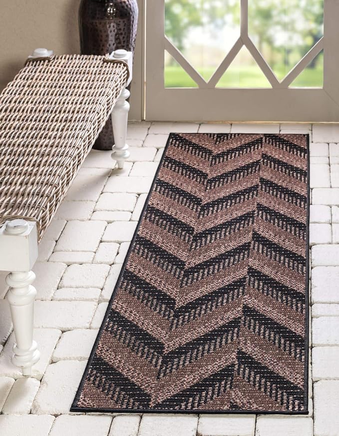 Unique Loom Outdoor Modern Collection Area Rug - Chevron (2' 2" x 6' Runner, Brown/ Black)