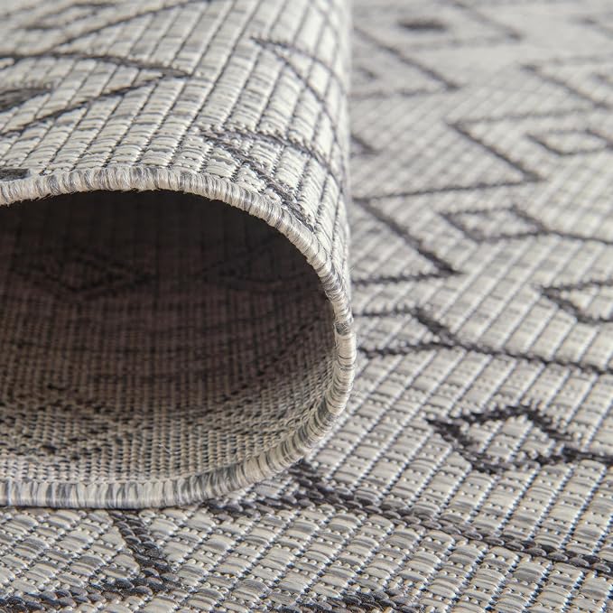 Unique Loom Outdoor Trellis Collection Area Rug - Tribal Trellis (7' 10" Octagon, Gray/ Black)