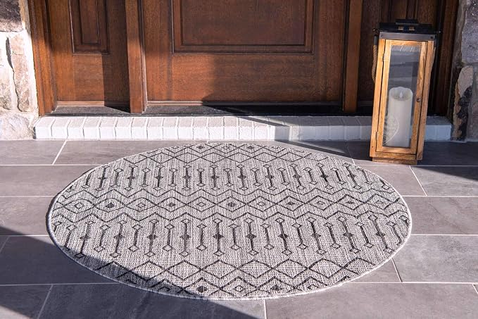 Unique Loom Outdoor Trellis Collection Area Rug - Tribal Trellis (4' 1" Round, Gray/ Black)