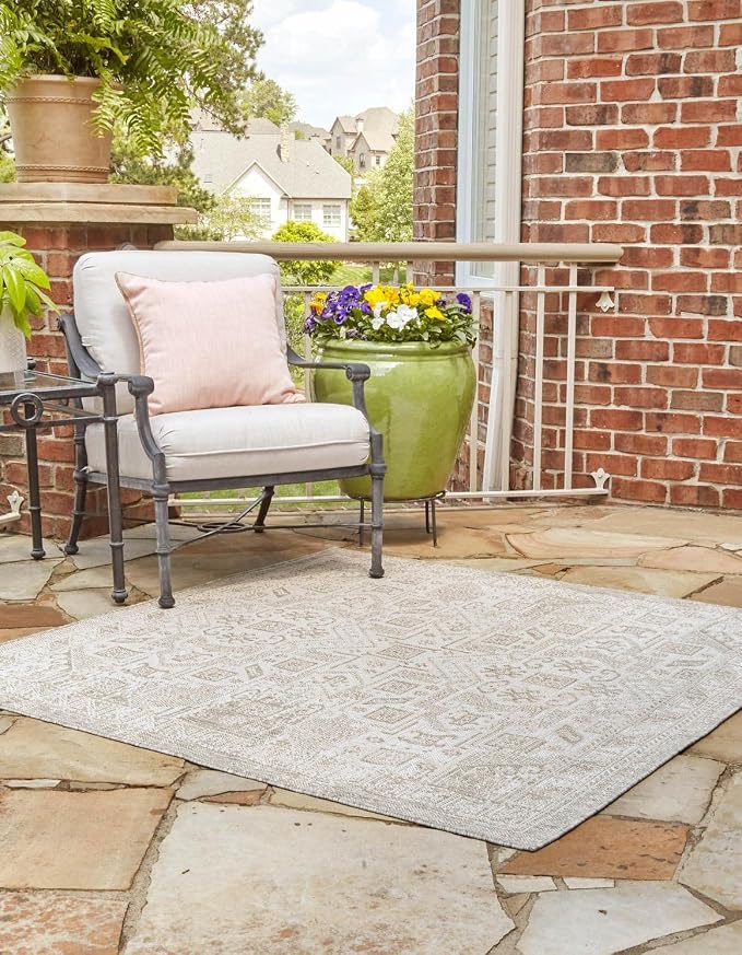 Unique Loom Outdoor Aztec Collection Area Rug - Coba (5' 3" Square, Light Gray/ Ivory)