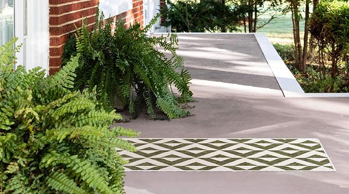 Unique Loom Jill Zarin Outdoor Collection Area Rug - Napa (2' x 6' 1' Runner, Green/ Ivory)