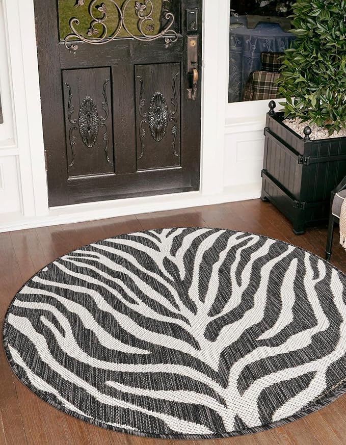 Unique Loom Outdoor Safari Collection Area Rug - Tsavo (10' Round, White/ Black)