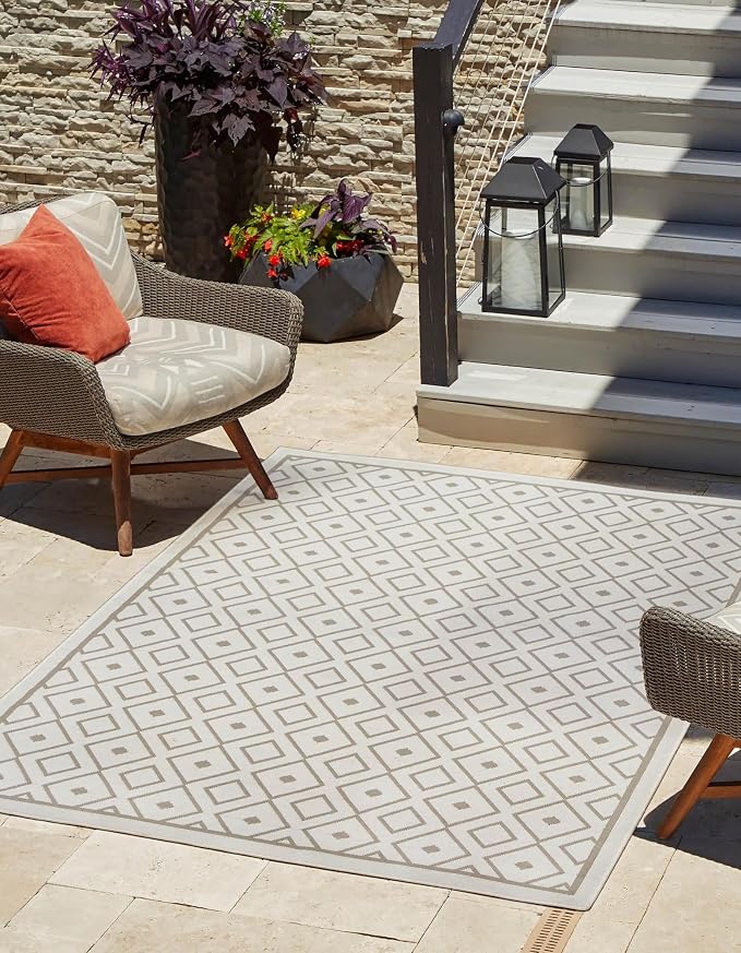 Unique Loom Outdoor Trellis Collection Area Rug - Kafes (7' 10" x 10' Rectangle, Ivory/ Gray)