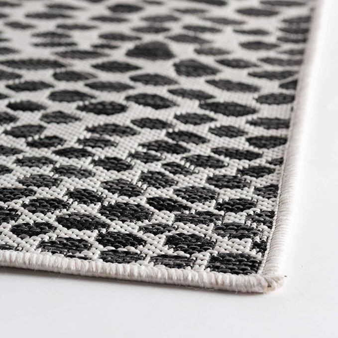 Unique Loom Outdoor Collection Area Rug - Cape Town (7' 10' x 10' Rectangle, Black/ Ivory)