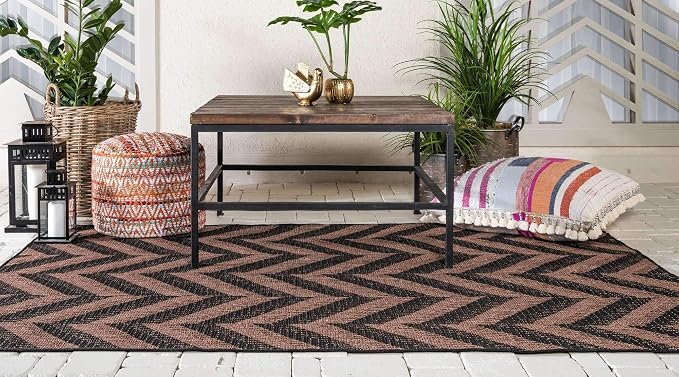 Unique Loom Outdoor Modern Collection Area Rug - Chevron (7' 1" x 10' Rectangle, Brown/ Black)