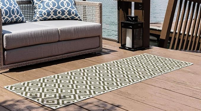 Unique Loom Jill Zarin Outdoor Collection Area Rug - Costa Rica (2' x 6' 1'' Runner, Green/ Ivory)