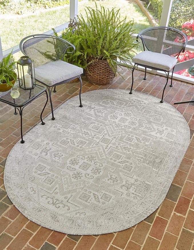 Unique Loom Outdoor Aztec Collection Area Rug - Coba (5' 3" x 7' 10" Oval, Light Gray/ Ivory)