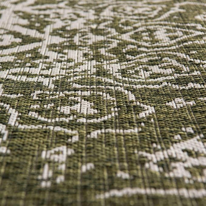 Unique Loom Jill Zarin Outdoor Collection Area Rug - Dubai (7' 10" x 10' Oval, Green/ Ivory)