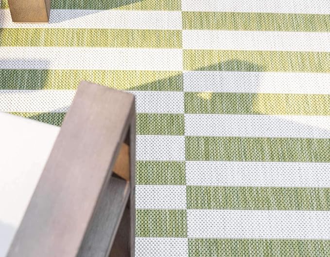 Unique Loom Outdoor Striped Collection Area Rug - Striped (4' 1" Round, Green/Ivory)