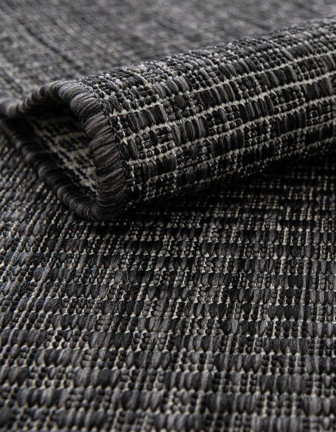 Unique Loom Outdoor Solid Collection Area Rug (4' 1" Round Black/Ivory)