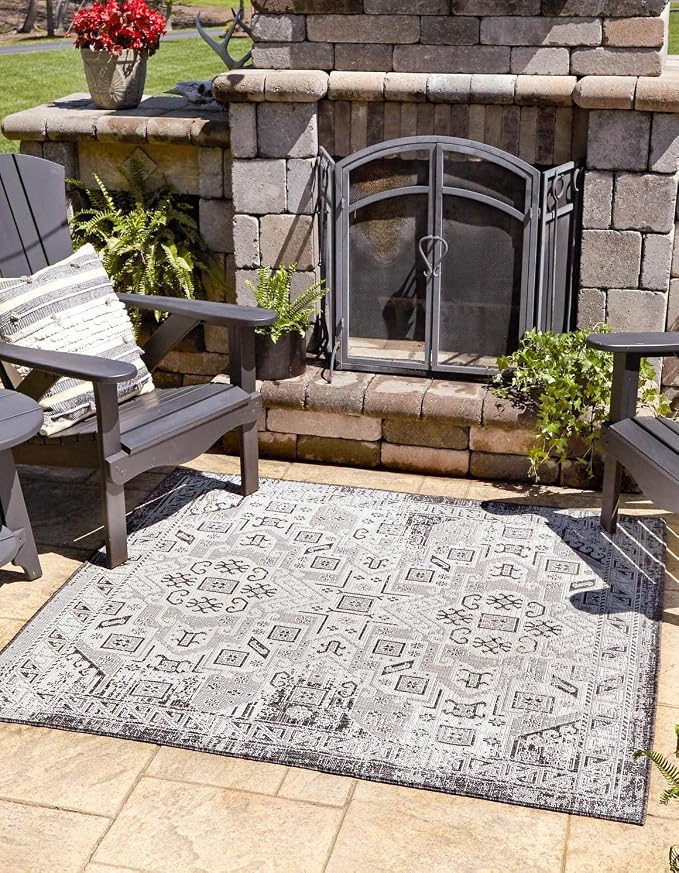 Unique Loom Outdoor Aztec Collection Area Rug - Coba (7' 10" Square, Charcoal Gray/ Ivory)