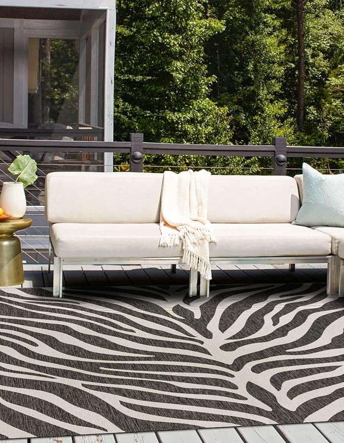 Unique Loom Outdoor Safari Collection Area Rug - Tsavo (10' Square, White/ Black)