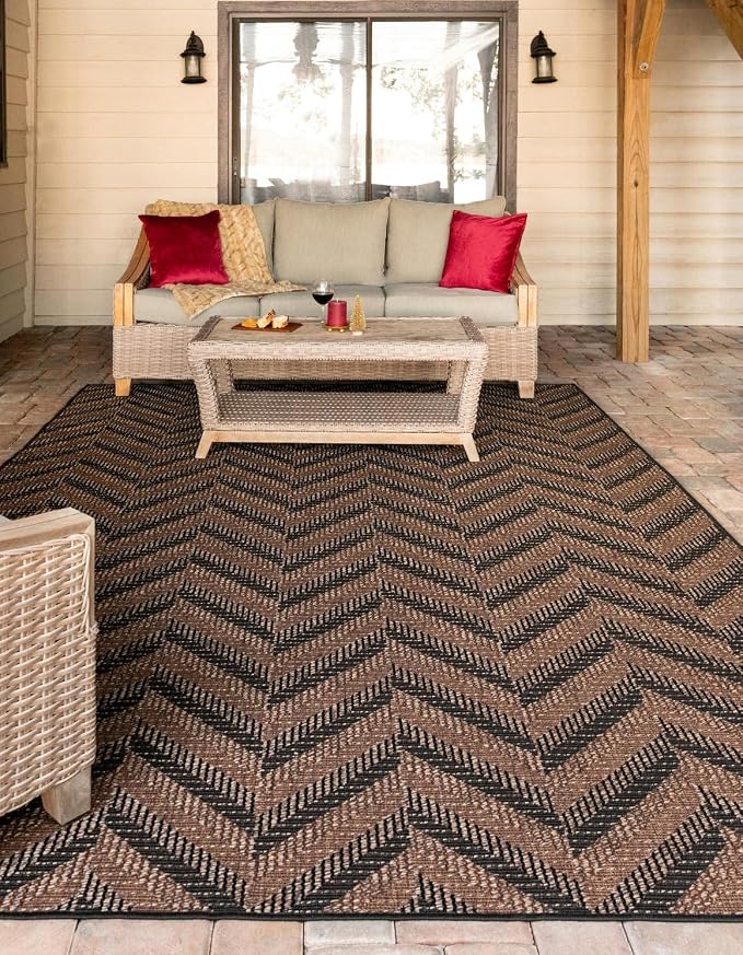Unique Loom Outdoor Modern Collection Area Rug - Chevron (4' 1" x 6' 1" Rectangle, Brown/ Black)