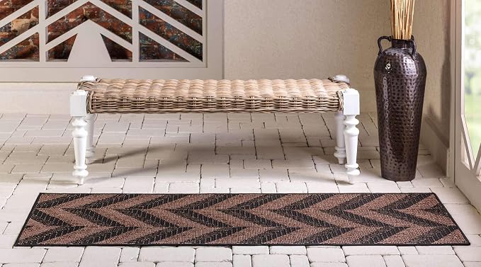 Unique Loom Outdoor Modern Collection Area Rug - Chevron (2' 2" x 6' Runner, Brown/ Black)