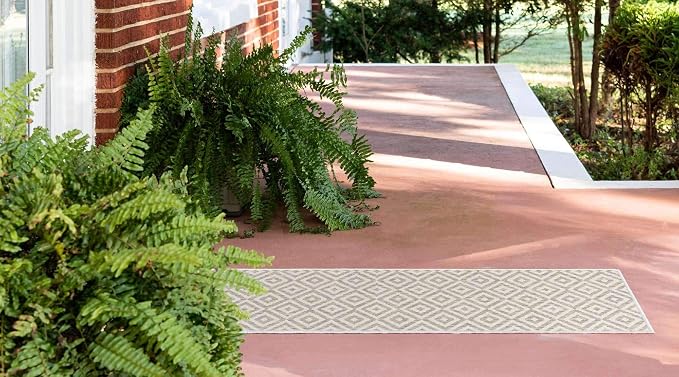 Unique Loom Outdoor Collection Area Rug - Costa Rica (2' x 8' Runner, Light Gray/ Ivory)