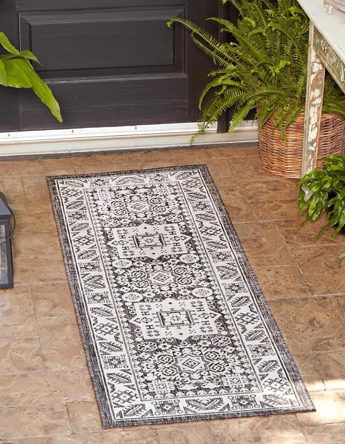 Unique Loom Outdoor Aztec Collection Area Rug - Chalca (2' 7" x 12' Runner, Charcoal Gray/ Ivory)