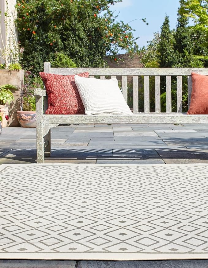 Unique Loom Outdoor Trellis Collection Area Rug - Kafes (7' 10" Square, Ivory/ Gray)