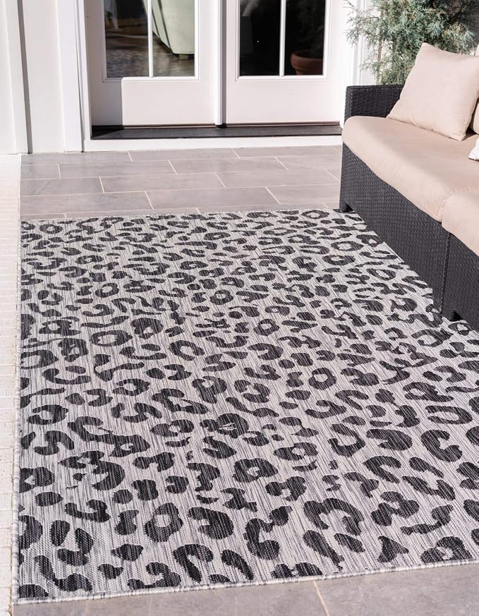 Unique Loom Outdoor Safari Collection Area Rug - Leopard (5' 1" x 8' Rectangle, Light Gray/ Gray)