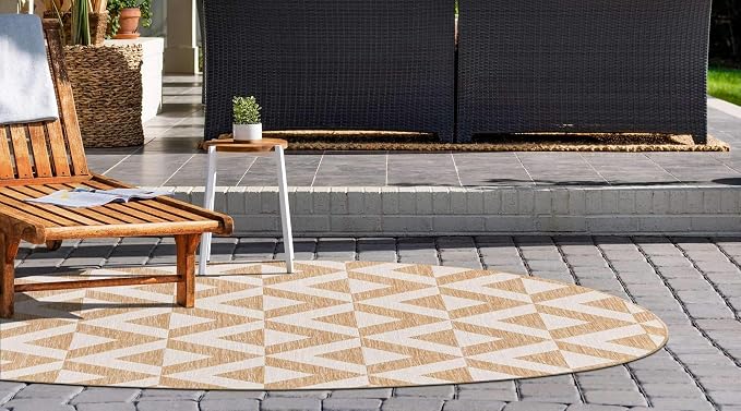 Unique Loom Outdoor Collection Area Rug - Napa (4' 1" Round, Beige/ Brown)