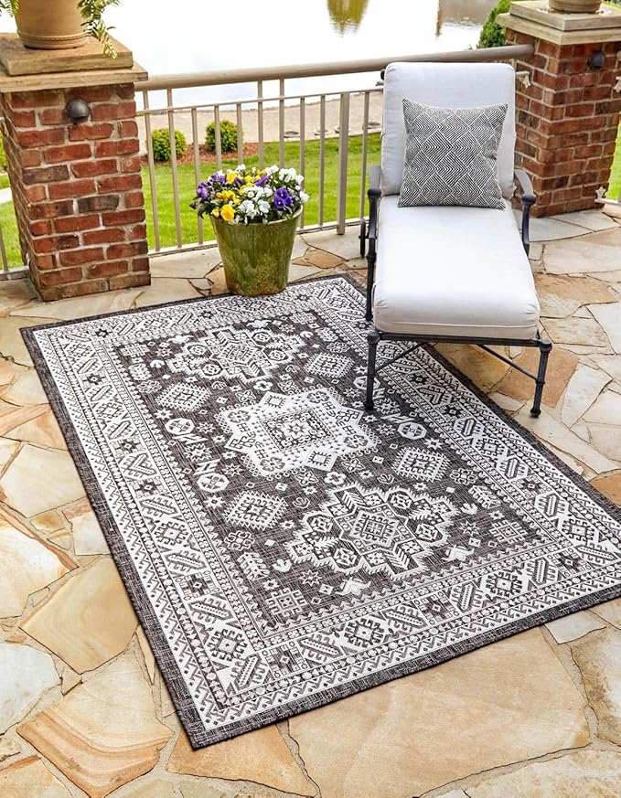 Unique Loom Outdoor Aztec Collection Area Rug - Chalca (6' 1" x 9' Rectangle, Charcoal Gray/ Ivory)