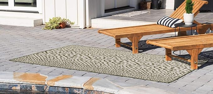 Unique Loom Outdoor Collection Area Rug - Cape Town (5' 3" x 8' Rectangle, Green/ Ivory)