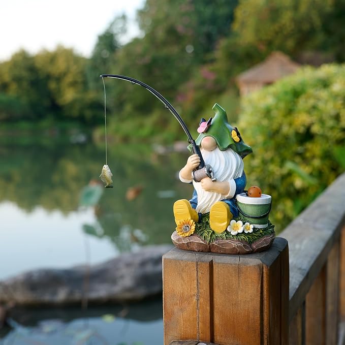 TERESA'S COLLECTIONS Resin Outdoor Statues with Solar Outdoor Lights for Garden Decor, Funny Garden Gnome Fishing Decorations for Outside Yard Porch Patio Lawn, Ideal Gift for Women and Man 7.2"