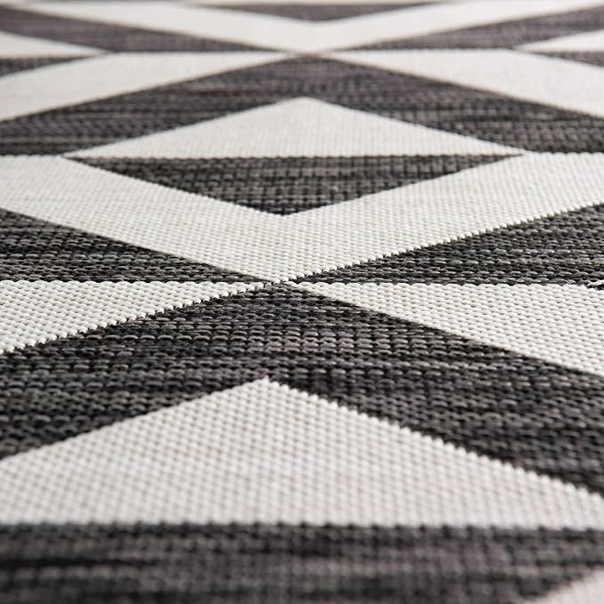 Unique Loom Jill Zarin Outdoor Collection Area Rug - Napa (5' 3'' x 8' Oval, Charcoal Gray/ Ivory)
