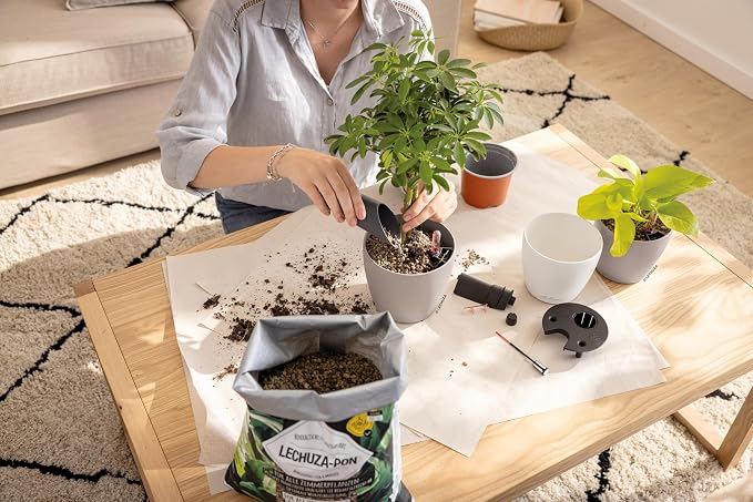 LECHUZA Classico Colour 14 Table Pot White Planter with Watering System, Water Level Indicator and Plant Insert, Matte Surface, Diameter 15 x 13.5 cm, 16696