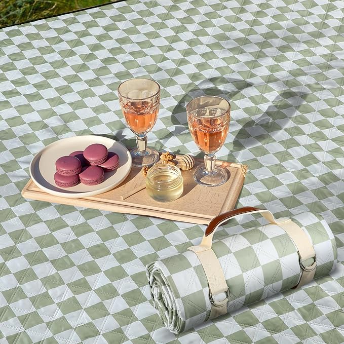 Nuanchu Checkered Picnic Blanket Extra Large Outdoor Blanket Sandproof 80"x80" Waterproof Portable Machine Washable 3 Layer Thick Gingham Picnic Mat for Beach Camping Park Grass Travel(Grass Green)