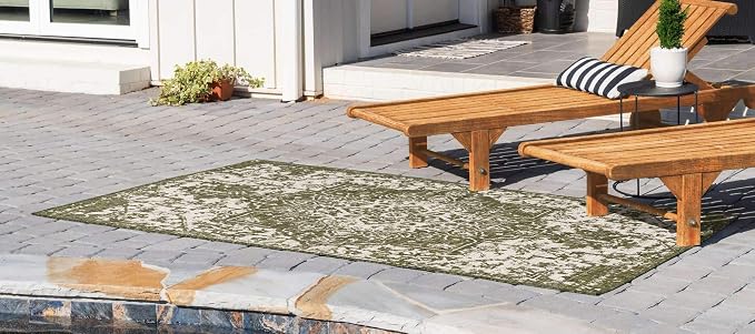 Unique Loom Outdoor Collection Area Rug - Dubai (7' 10" x 10' Rectangle, Green/ Ivory)