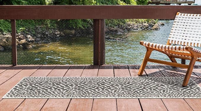 Unique Loom Outdoor Collection Area Rug - Cape Town (2' x 8' Runner, Black/ Ivory)