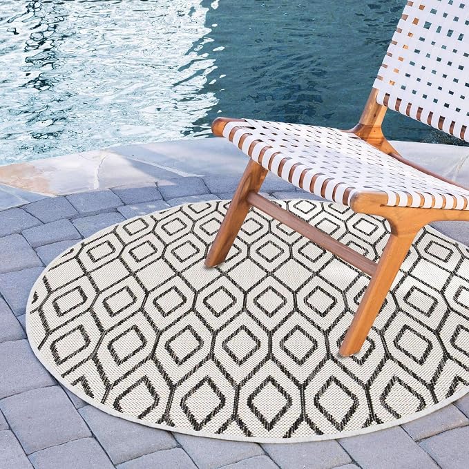 Jill Zarin Outdoor Collection Area Rug - Turks and Caicos (4' Round Ivory/Black)