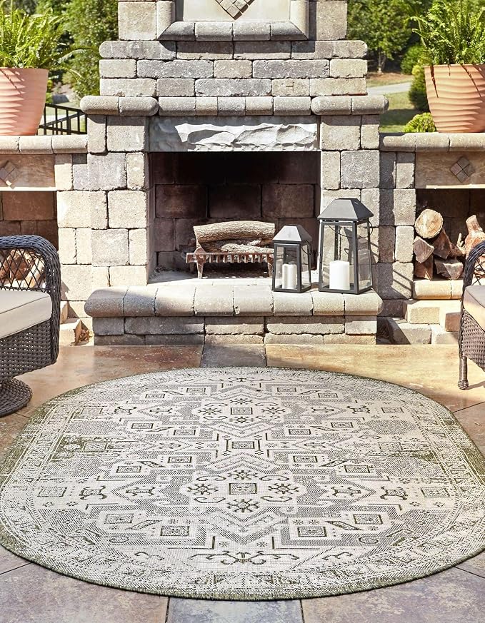 Unique Loom Outdoor Aztec Collection Area Rug - Coba (3' 3" x 5' 3" Oval, Green/ Ivory)