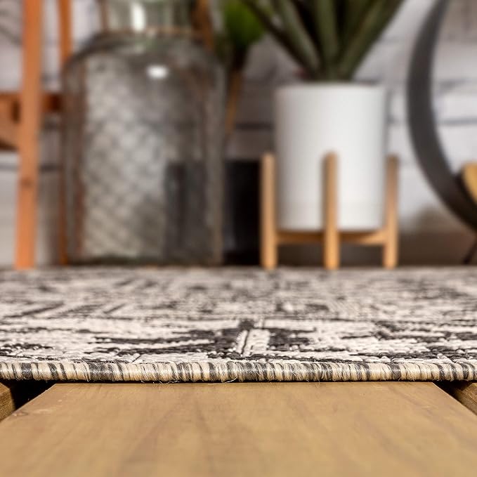 JONATHAN Y Boho Medallion Indoor Outdoor Round Area Rug 8 Ft Black/Gray, Estrella Textured Weave for Backyard, Patio, Porch, Easy-Cleaning, High Traffic, Pet-Friendly, Non-Shedding (SMB105D-8R)