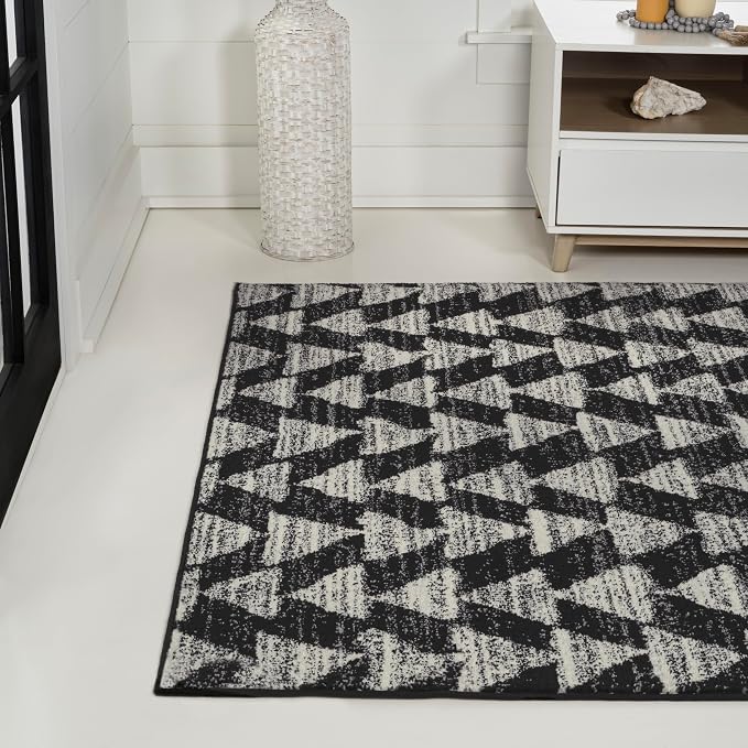 JONATHAN Y Aisha Moroccan Triangle Geometric Black/Cream Indoor Area Rug, 4x6, Contemporary, Modern, Easy-Cleaning for Living Room, Bedroom, Kitchen, Pet Friendly, Non-Shedding (MOH206C-4)