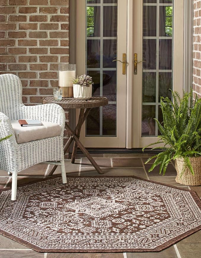 Unique Loom Outdoor Aztec Collection Area Rug - Chalca (5' 3" Octagon Brown/Ivory)
