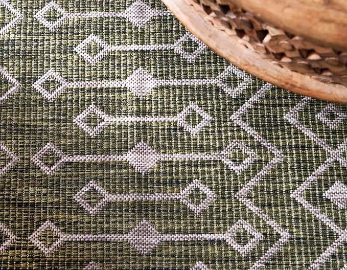 Unique Loom Outdoor Trellis Collection Area Rug - Tribal Trellis (7' 1" x 10' Rectangle, Green/ Natural)